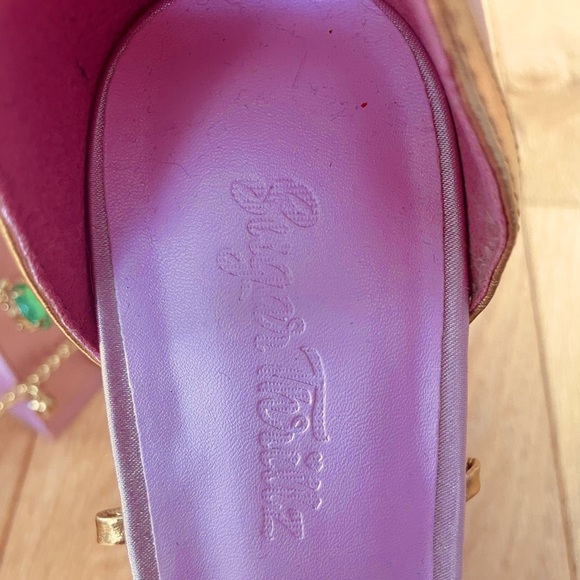 Be a queen! Worn once, crown and jewels platform chunky heel. Size 10. - Picture 7 of 7